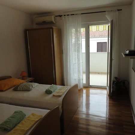 Guesthouse Iva Хвар Екстериор снимка