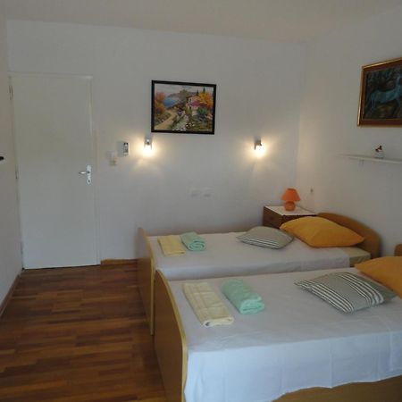 Guesthouse Iva Хвар Екстериор снимка