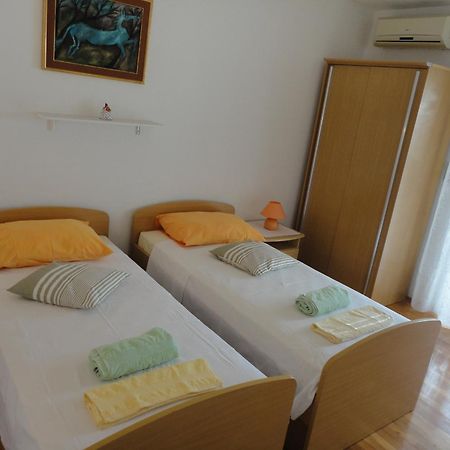 Guesthouse Iva Хвар Екстериор снимка