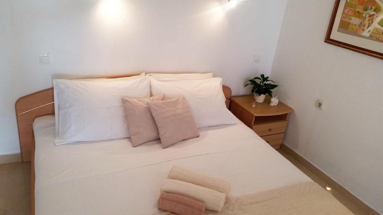 Guesthouse Iva Хвар Екстериор снимка