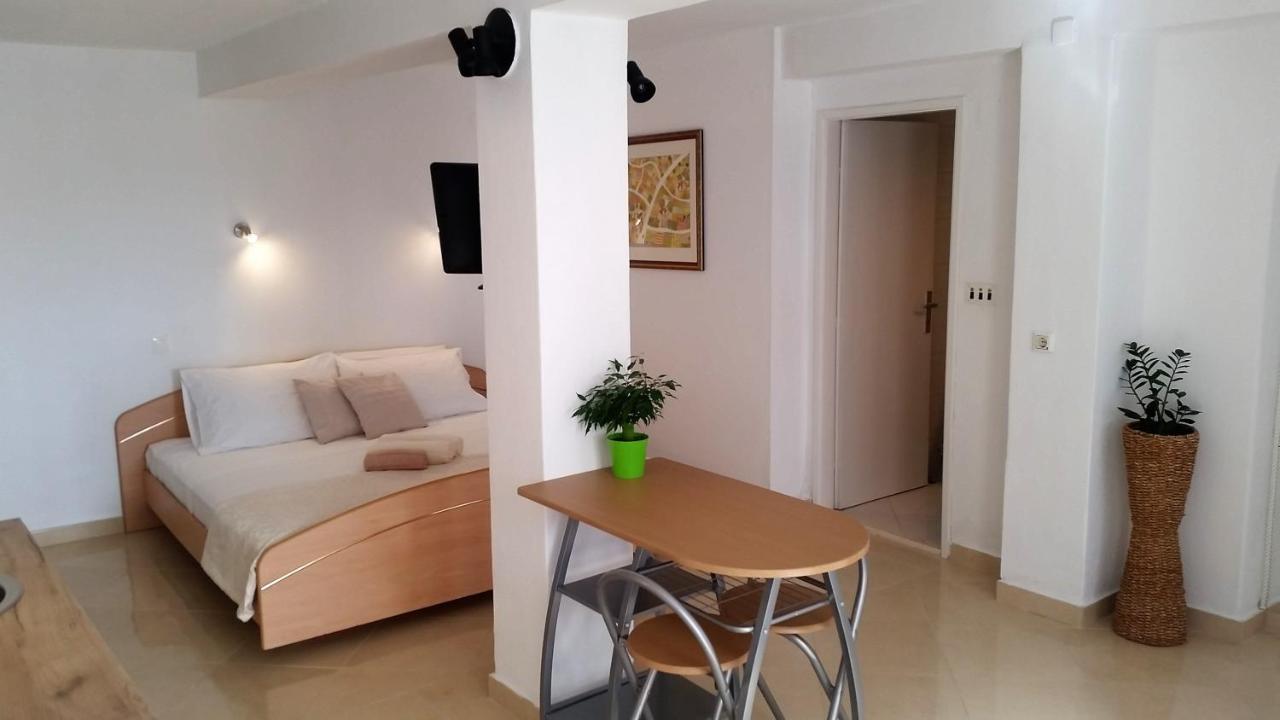 Guesthouse Iva Хвар Екстериор снимка