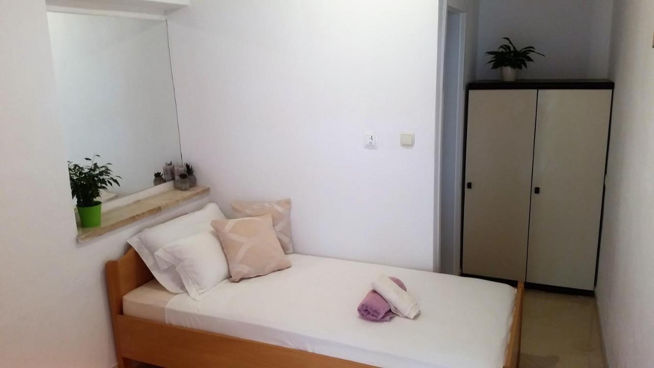Guesthouse Iva Хвар Екстериор снимка