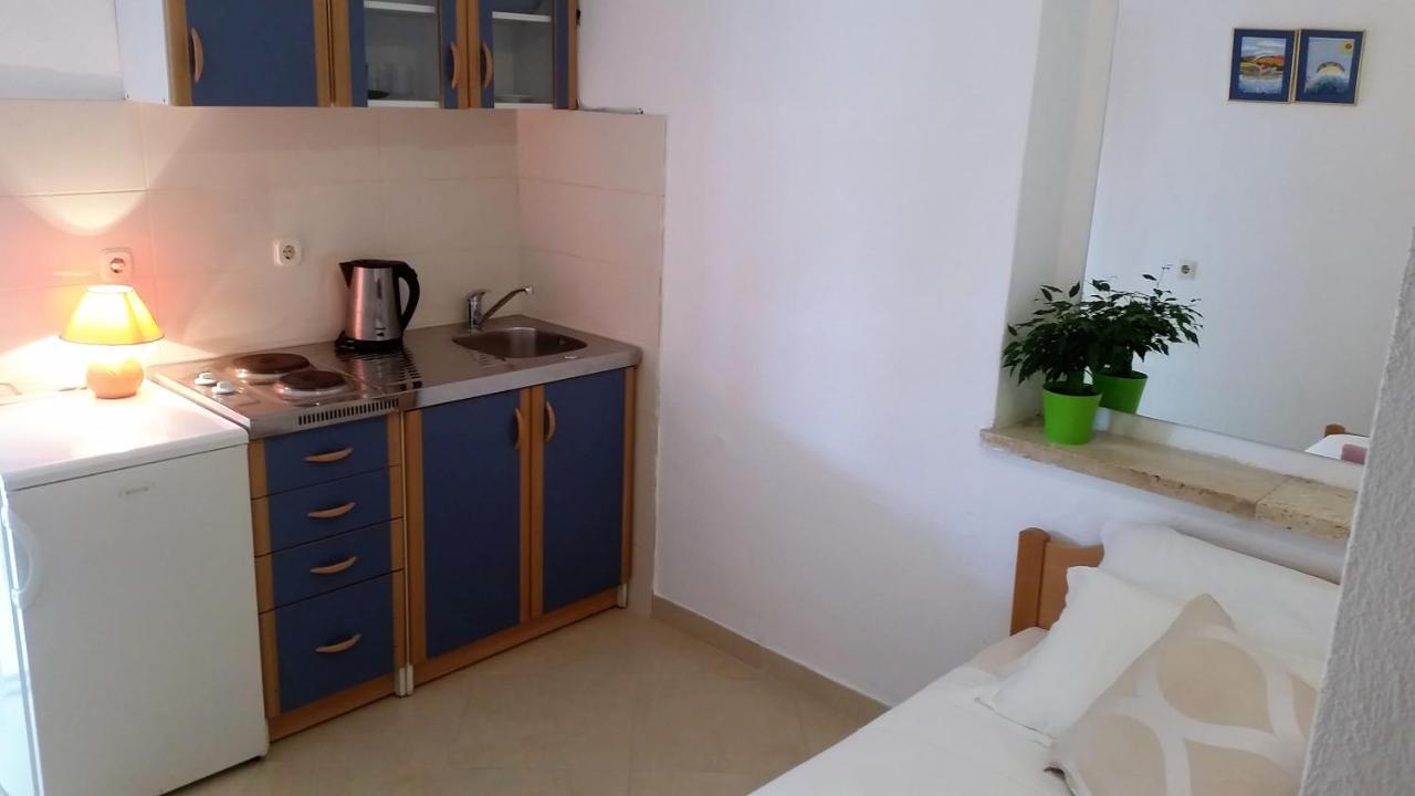 Guesthouse Iva Хвар Екстериор снимка