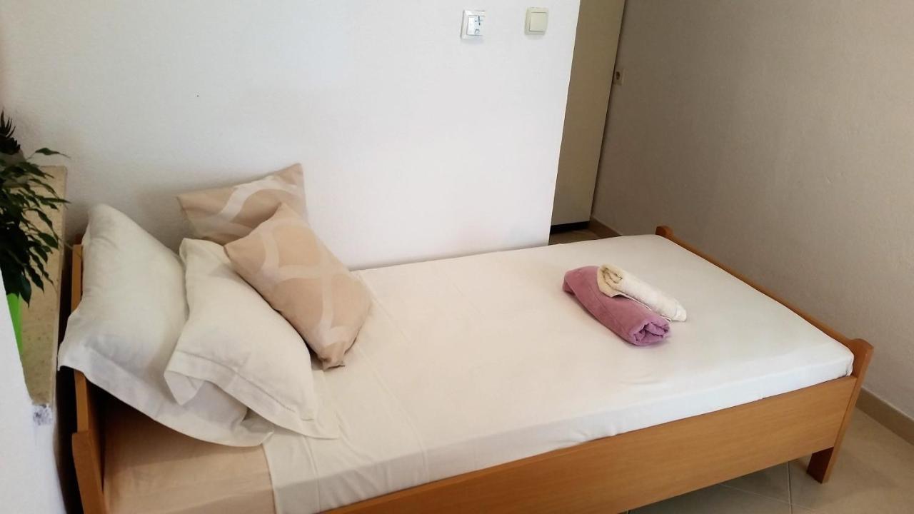 Guesthouse Iva Хвар Екстериор снимка