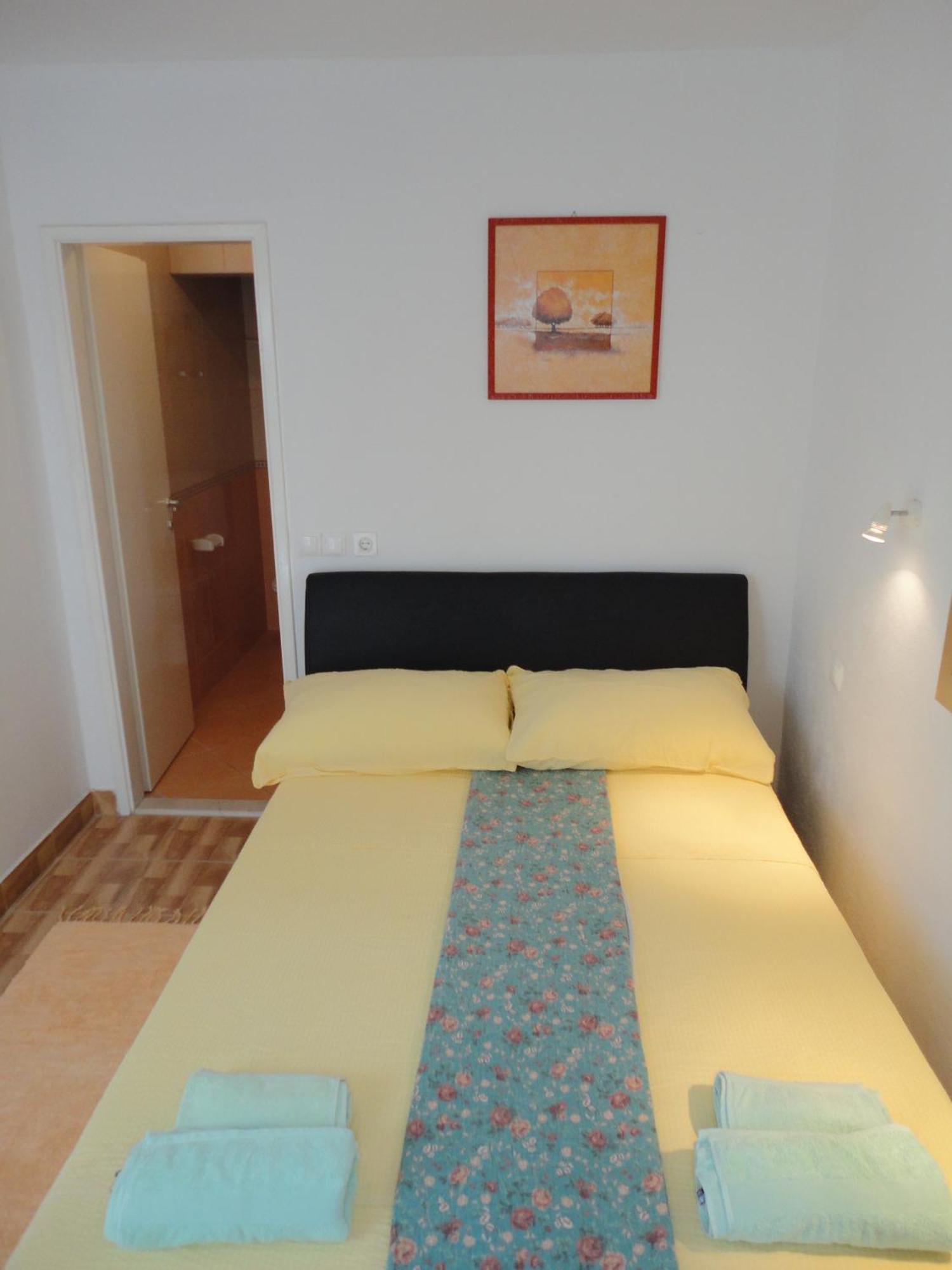 Guesthouse Iva Хвар Екстериор снимка