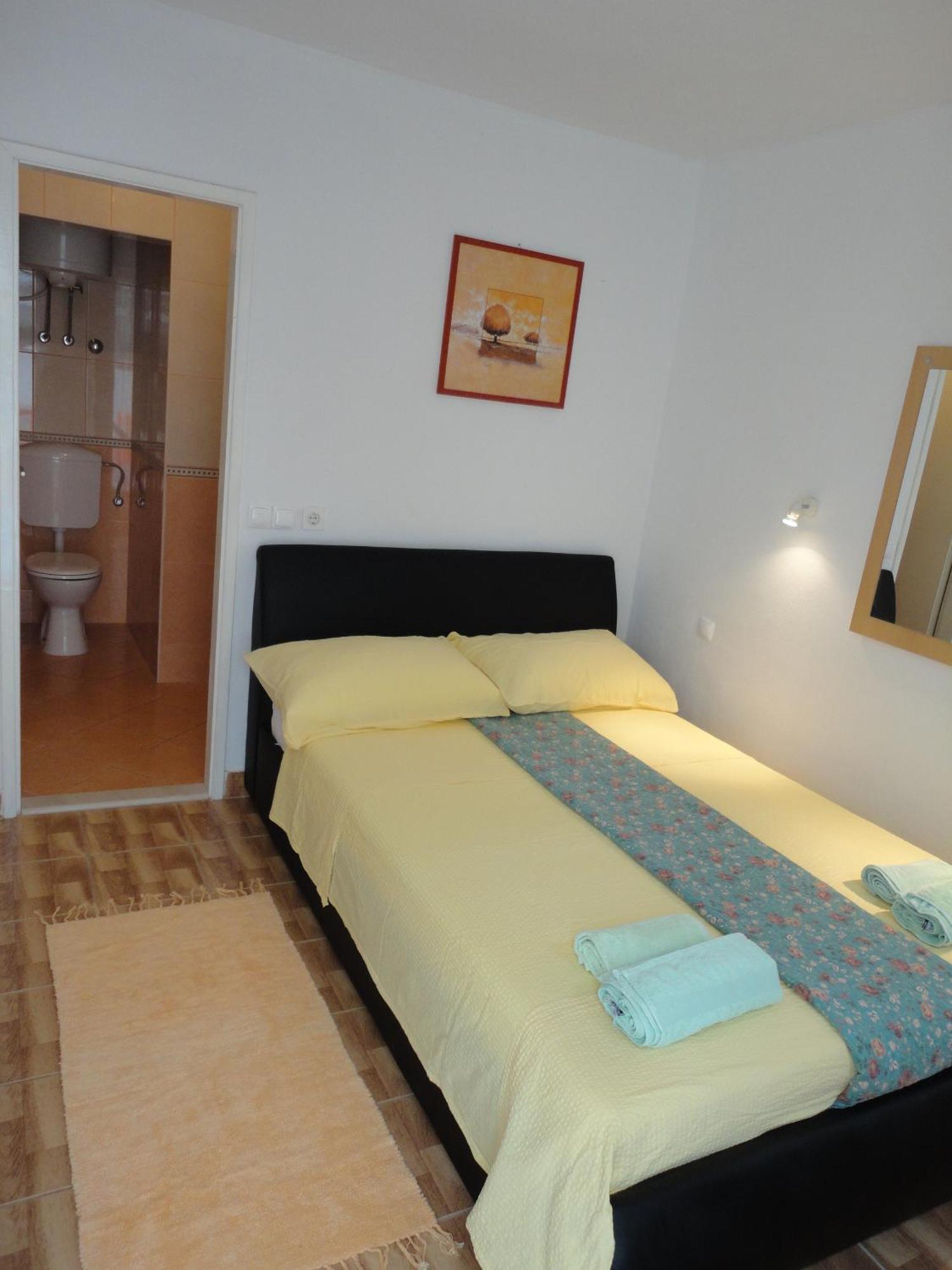 Guesthouse Iva Хвар Екстериор снимка